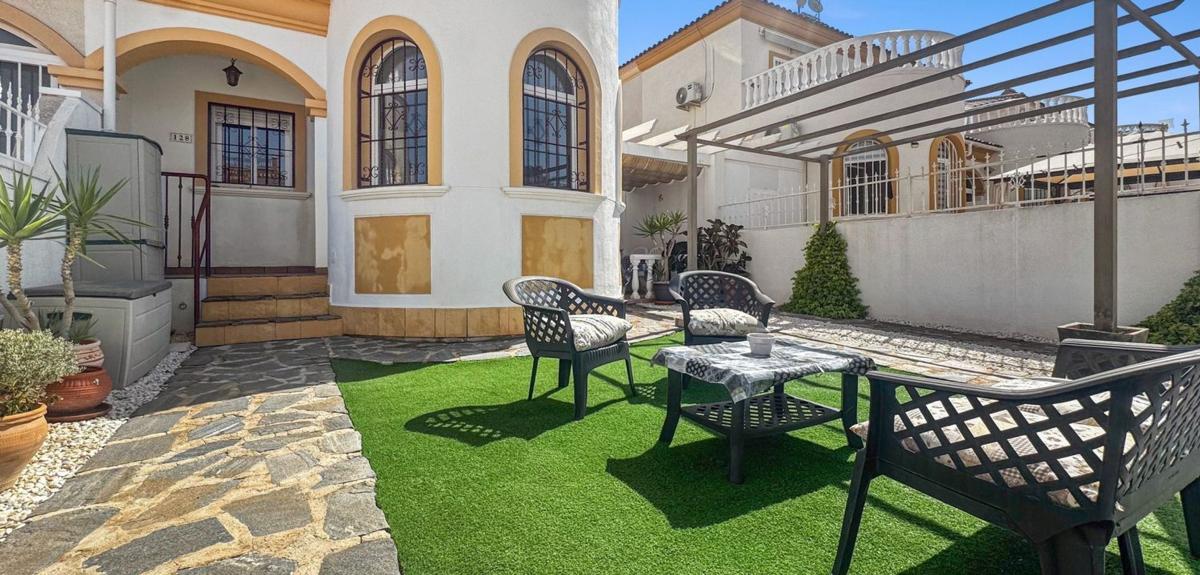 Sprzedaż niezależnego domku jednorodzinnego w Casa o chalet en Calle Miguel Angel Blanco Garrido, 129, Parque Acuático - Sector 25, Torrevieja, Torrevieja photo 1