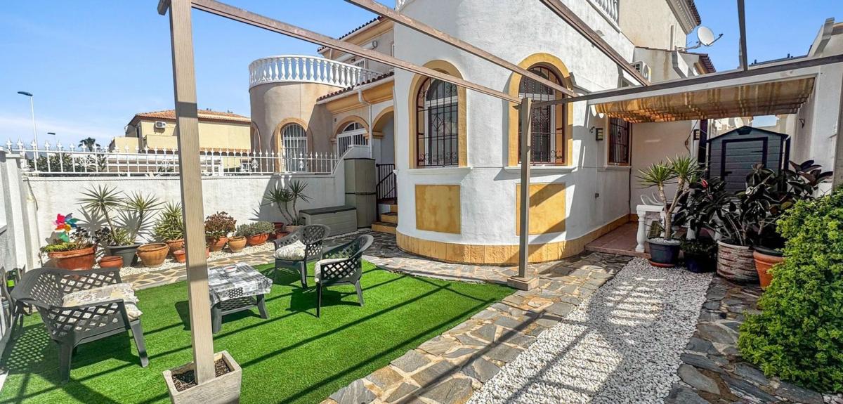 Sprzedaż niezależnego domku jednorodzinnego w Casa o chalet en Calle Miguel Angel Blanco Garrido, 129, Parque Acuático - Sector 25, Torrevieja, Torrevieja photo 4