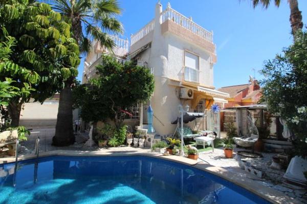 Casa o chalet independiente en Calle Venecia, Mil Palmeras, Pilar de la Horadada photo 1