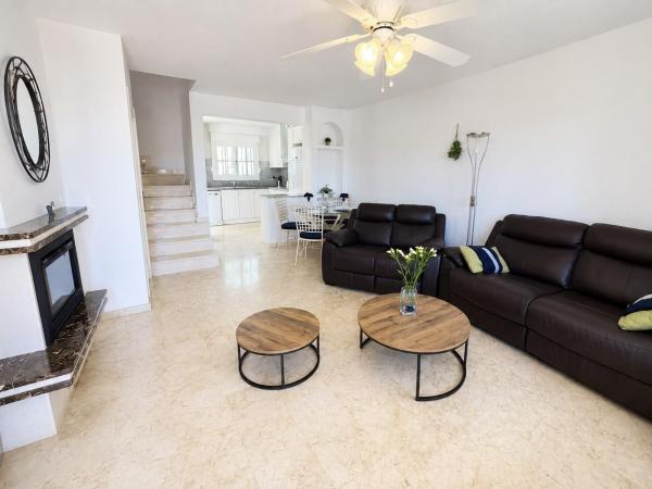 Chalet adosado en Avenida Ramblas de Oleza, 1, Las Ramblas, Orihuela thumbnail 1