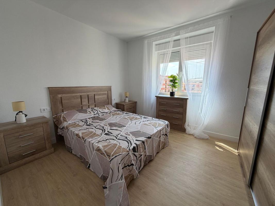 Продажа квартиры на Piso en Calle Antonio Maura, Plà del Bon Repòs-La Goteta, Alicante / Alacant, Аликанте / Алакант
photo 1
