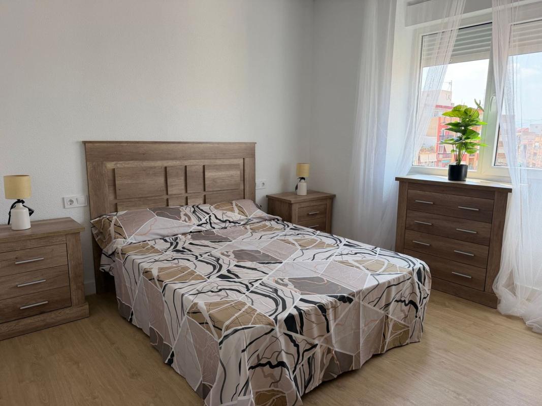 Продажа квартиры на Piso en Calle Antonio Maura, Plà del Bon Repòs-La Goteta, Alicante / Alacant, Аликанте / Алакант
photo 2