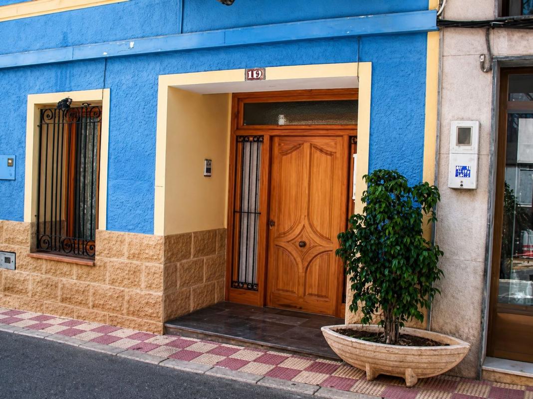 Propiedades en venta y alquiler en España photo 1