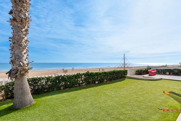 Casa o chalet independiente en Avenida de la Libertad, 1, Guardamar Playa, Guardamar del Segura thumbnail 2
