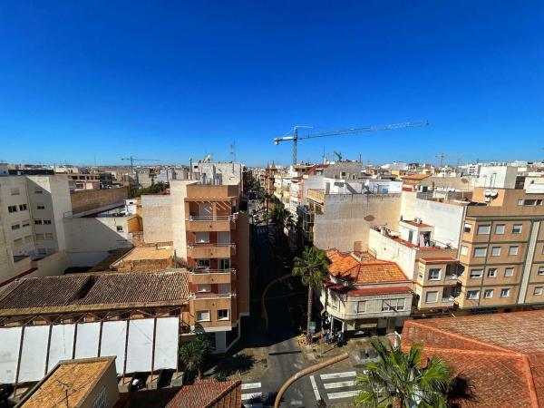 Sprzedaż mieszkania w Piso en Calle Caballero de Rodas, Centro - Muelle Pesquero, Torrevieja, Torrevieja
thumbnail 3