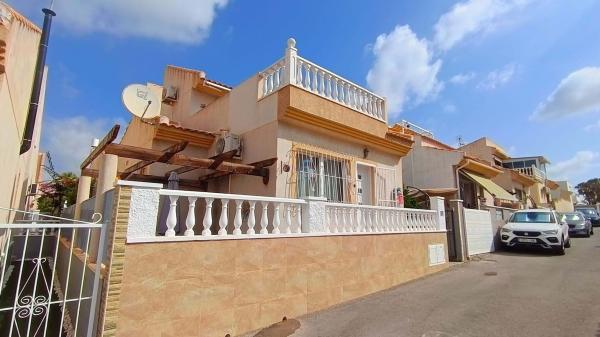 Частный шале на продаже в Casa o chalet en Centro de la Ciudad Quesada, Rojales, Рохалес photo 1