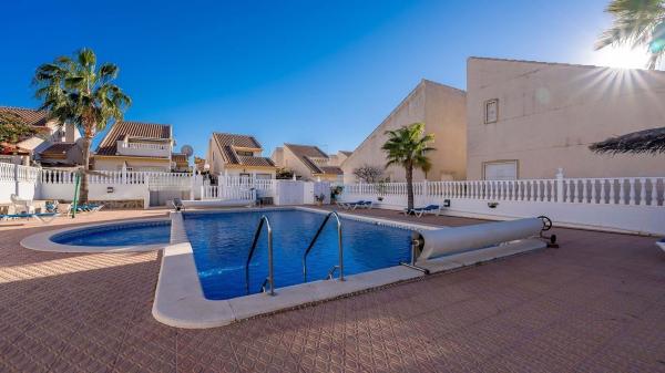 Частный шале на продаже в  Casa o chalet en Centro de la Ciudad Quesada, Rojales, Рохалес photo 4