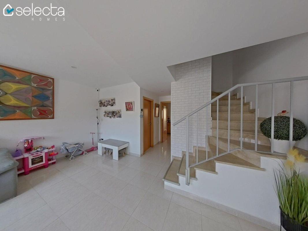 Properties for sale and rent in Spain photo 1