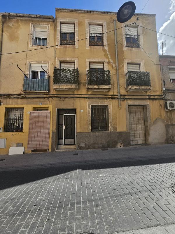 Edificio Residencial de 250m2 en venta en Elda photo 1