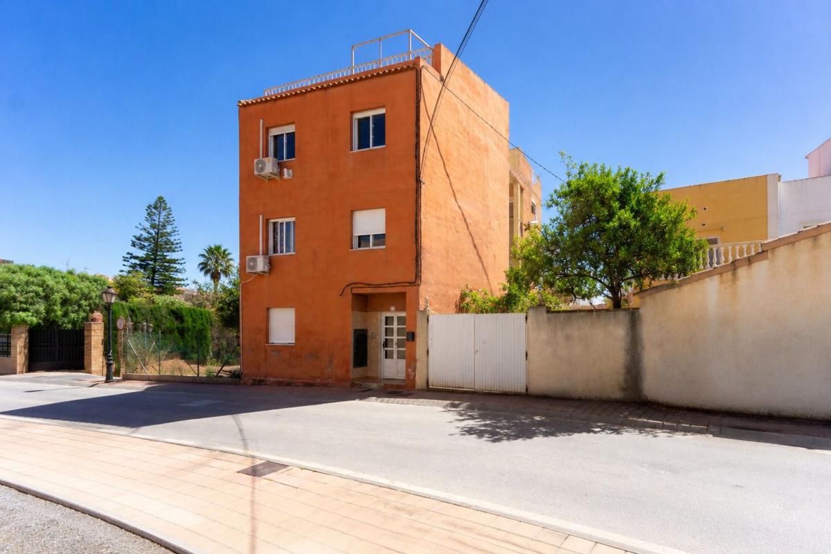 Здание Жилой площадью 286м2 на продажу в Сан-Мигель-де-Салинас photo 1