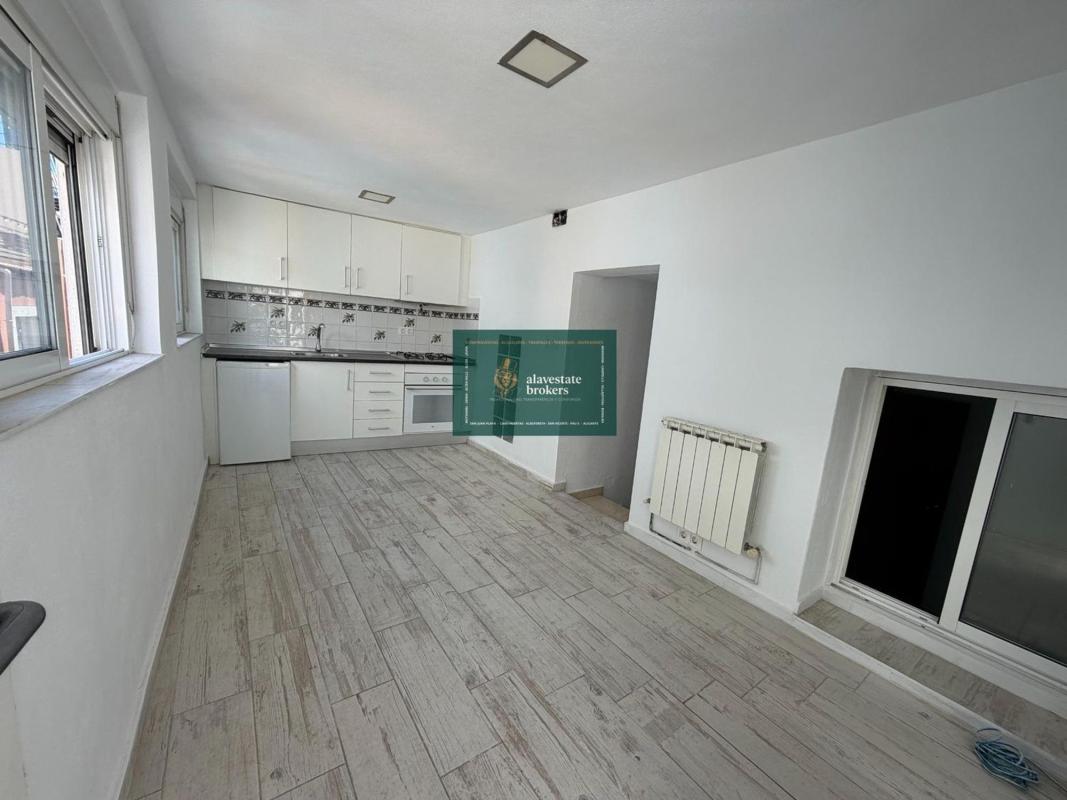 Edificio Residencial de 128m2 en venta en Alicante / Alacant photo 1