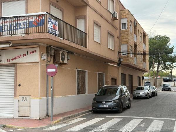 Edificio residencial en Avenida del País Valencià, 82, Zona Pueblo, Guardamar del Segura thumbnail 2