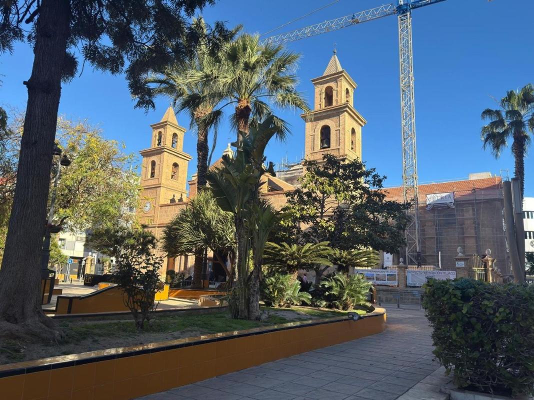 Edificio Residencial de 440m2 en venta en Torrevieja photo 2