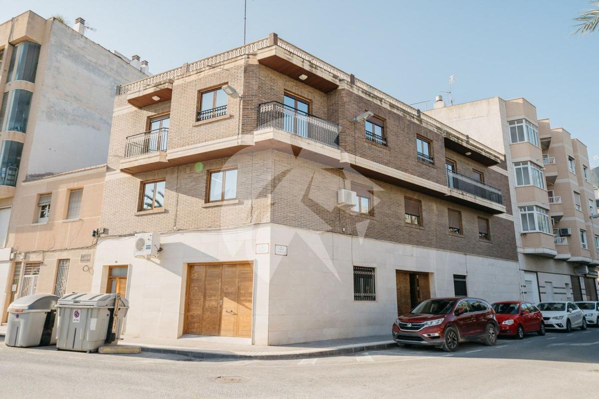 Edificio Residencial de 552m2 en venta en Elche / Elx photo 1