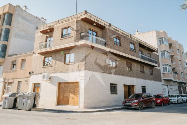 Edificio de uso mixto en Portes Encarnades-Torreta-Portalada, Elche / Elx photo 1