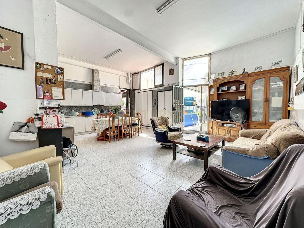 Edificio Residencial de 475m2 en venta en Torrevieja photo 1