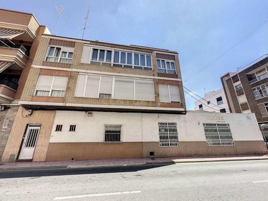 Edificio Residencial de 475m2 en venta en Torrevieja photo 2