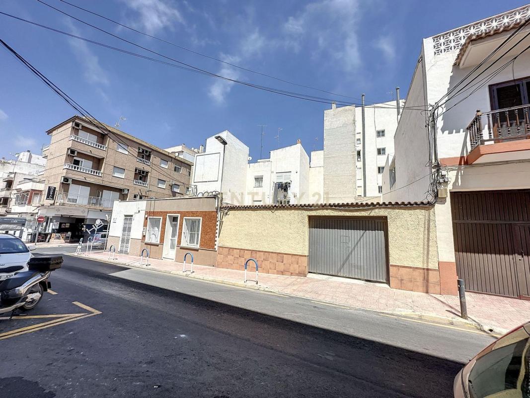 Edificio Residencial de 475m2 en venta en Torrevieja photo 3