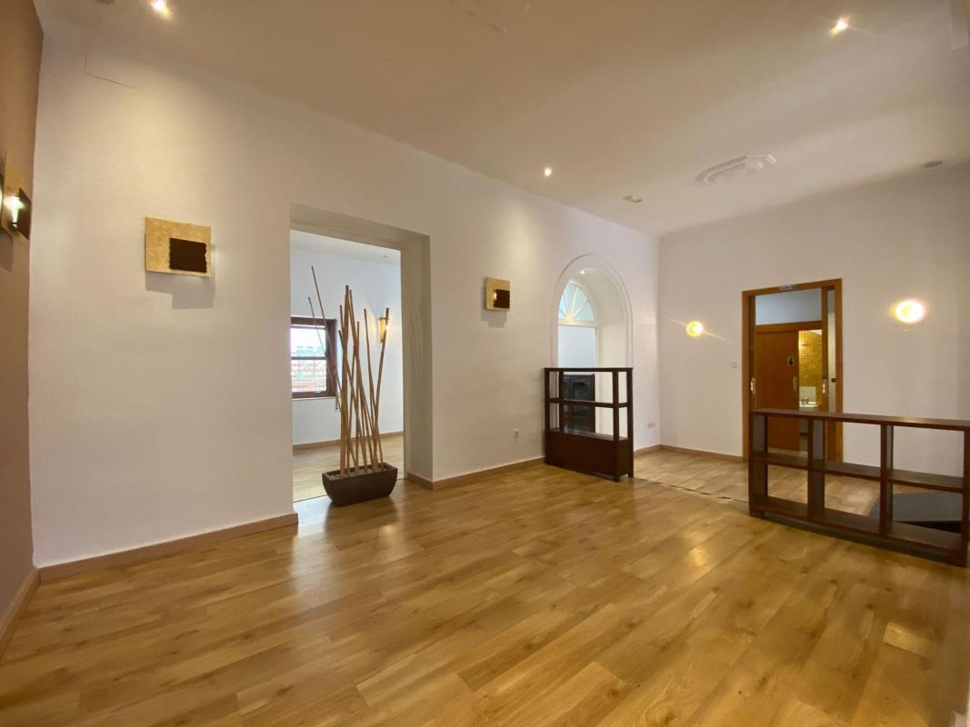 Budynek Mieszkalny o powierzchni 700m2 na sprzedaż w Dénia photo 3