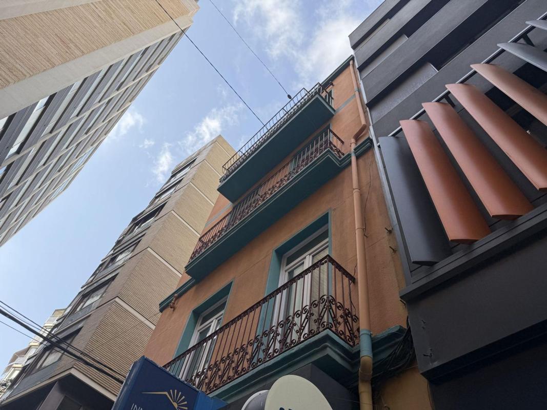 Edificio Residencial de 600m2 en venta en Alicante / Alacant photo 1