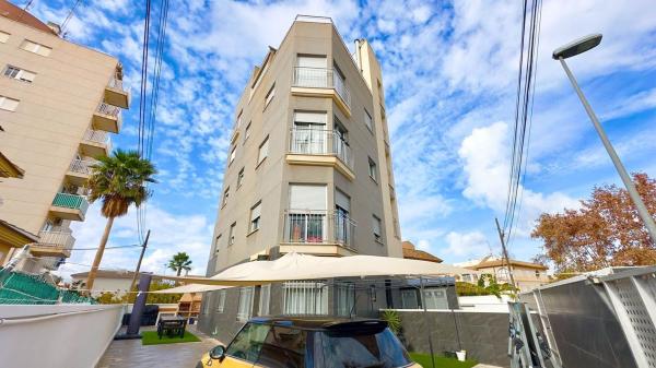 Edificio residencial en Calle Matilde Peñaranda, 3, Nueva Torrevieja, Torrevieja thumbnail 1