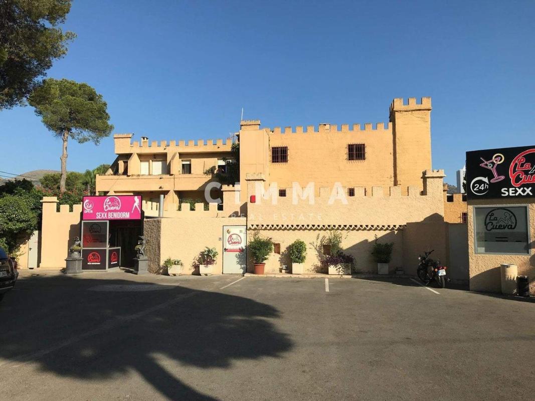 Edificio Residencial de 951m2 en venta en Benidorm photo 1