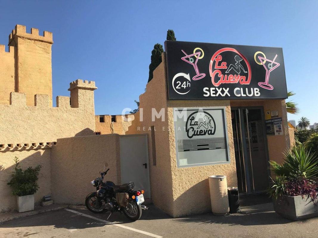 Edificio Residencial de 951m2 en venta en Benidorm photo 2