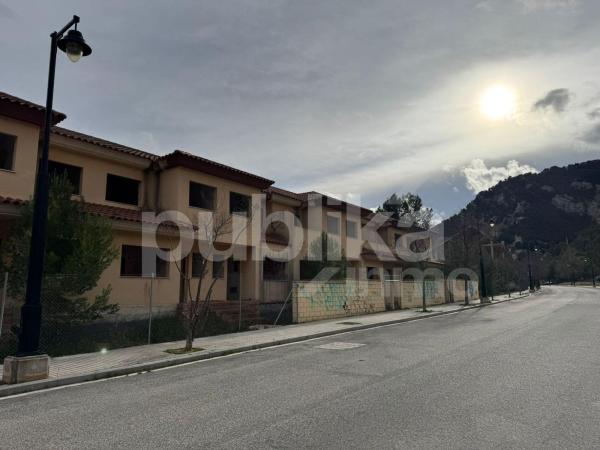 Edificio en Calle Cavall Bernat, Barri Zona Nord, Alcoy / Alcoi photo 1