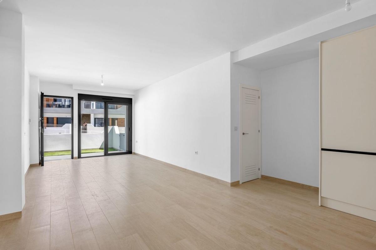 Sale of apartment in Piso en Calle Vivaldi, 18, Centro, San Miguel de Salinas, San Miguel de Salinas
 photo 5