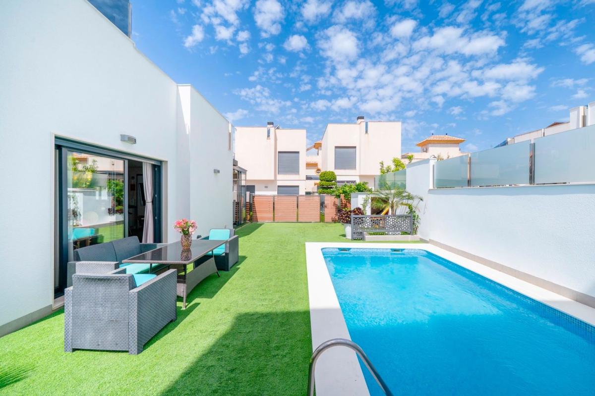 Properties for sale and rent in Spain photo 3