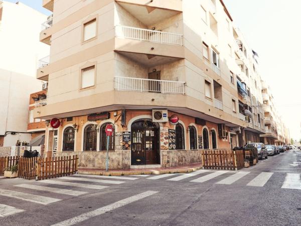 Venta de piso en Piso en Calle Valencia, El Acequión, Torrevieja, Torrevieja
thumbnail 1
