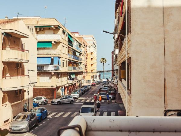 Venta de piso en Piso en Calle Valencia, El Acequión, Torrevieja, Torrevieja
thumbnail 2