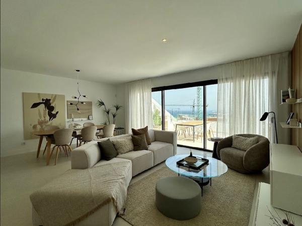 Venta de piso en Piso en Calle Begoña, 7, El Higuerón, Fuengirola, Fuengirola
photo 1