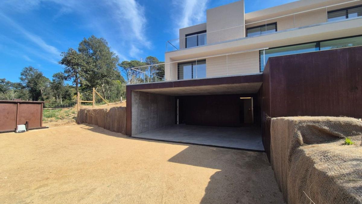 Obra nueva chalet en venta en Begur en Begur (Revista) photo 2