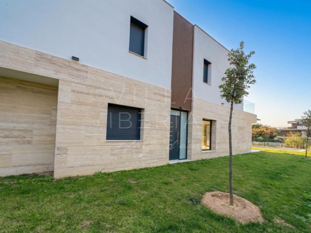 Obra nueva Calle Agaró 1 en Castell Platja D Aro (Revista) photo 5