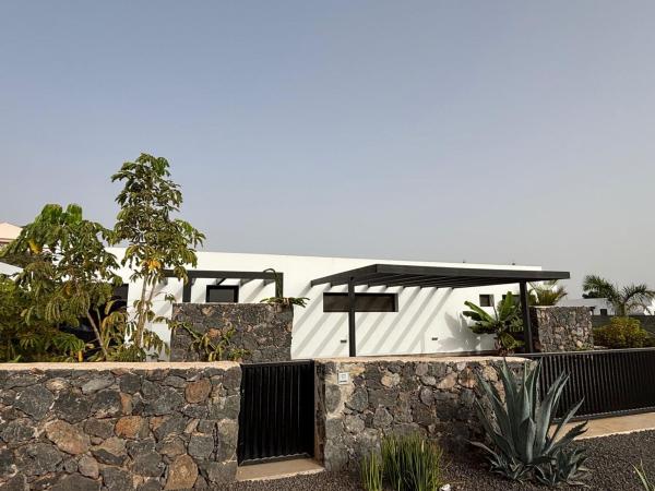 Casa o chalet independiente en Calle la Angarilla, 10, La Oliva, La Oliva thumbnail 1