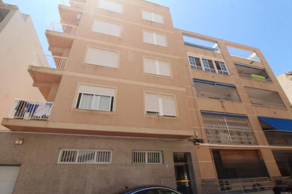 Venta de piso en Piso en Calle de Pedro Lorca, Las Piscinas Naturales, Torrevieja, Torrevieja
photo 1