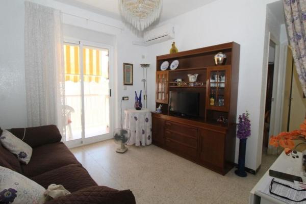 Venta de piso en Piso en Calle de Pedro Lorca, Las Piscinas Naturales, Torrevieja, Torrevieja
 photo 4
