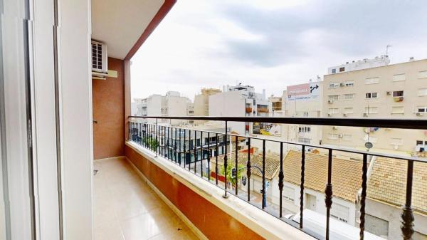 Venta de piso en Piso en Parque de las Naciones, Torrevieja, Torrevieja
photo 1
