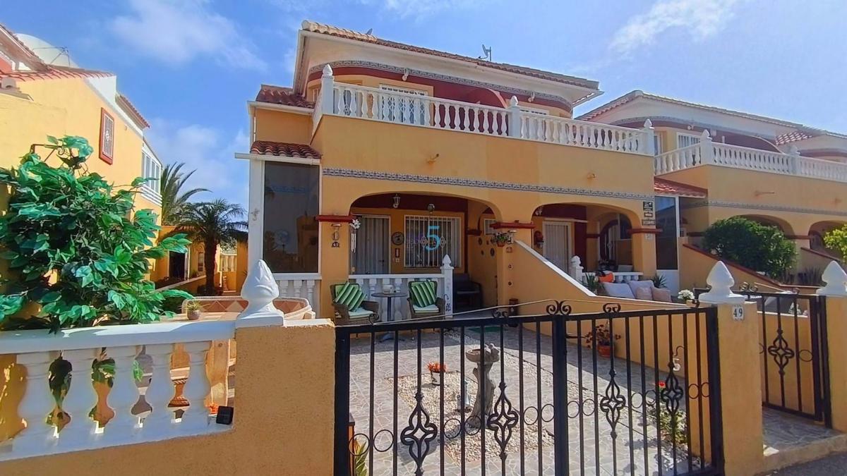 Venta de chalet independiente en Casa o chalet en La Siesta - El Salado - Torreta, Torrevieja, Torrevieja
photo 1
