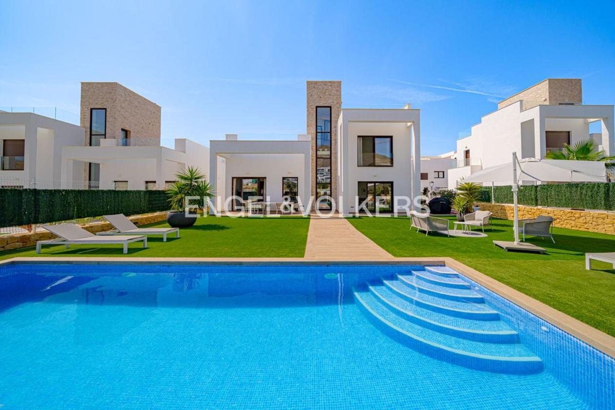 Properties for sale and rent in Spain photo 1