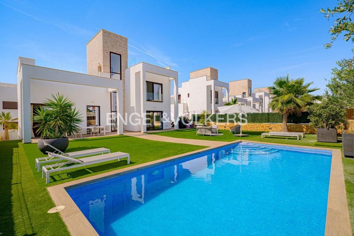 Properties for sale and rent in Spain photo 2