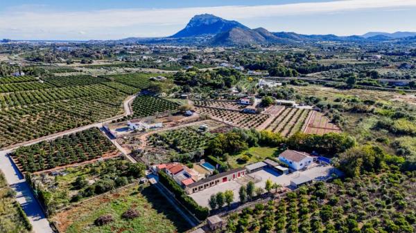 Chalet independiente en venta en Casa o chalet en La Xara - La Sella - Jesús Pobre, Denia, Denia
thumbnail 1