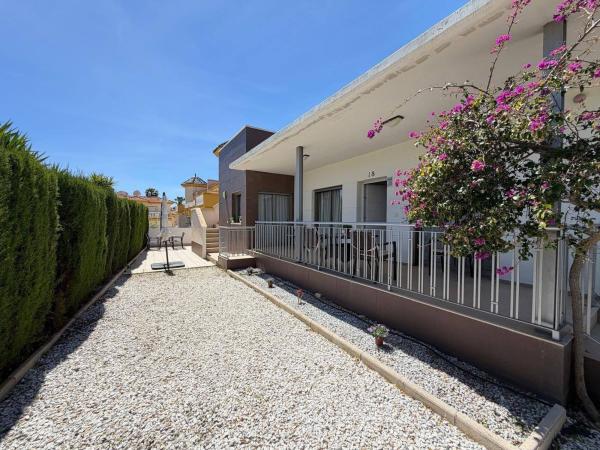 Independent chalet for sale in Casa o chalet en Calle Pontevedra, 3, Benijofar, Benijofar
 photo 1