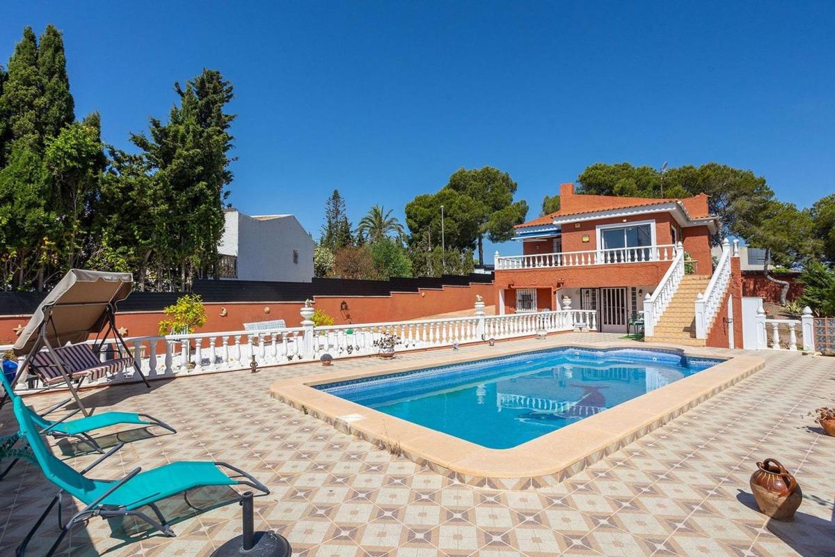Propiedades en venta y alquiler en España photo 1