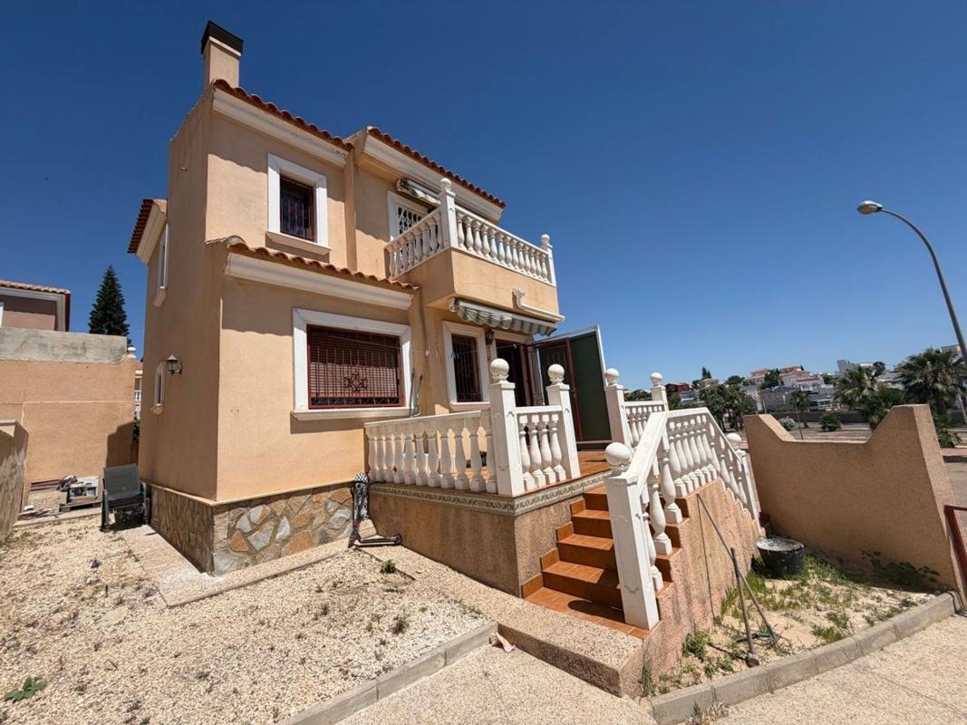 Propiedades en venta y alquiler en España photo 1