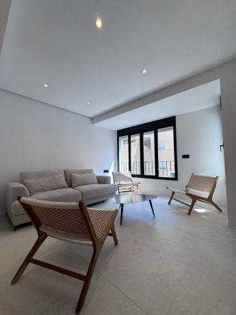 Venta de piso en Piso en Calle Gravina, Casco Histórico-Santa Cruz, Alicante / Alacant, Alicante / Alacant
 photo 2