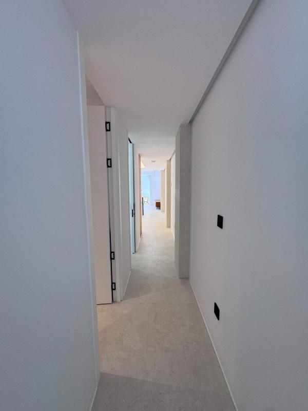 Sale of apartment in Piso en Calle Gravina, Casco Histórico-Santa Cruz, Alicante / Alacant, Alicante
photo 4