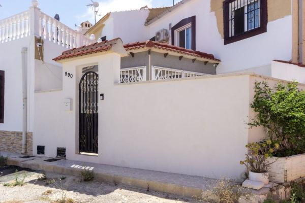 Sprzedaż mieszkania w Piso en Calle Pepe Luis Vázquez, La Siesta - El Salado - Torreta, Torrevieja, Torrevieja
 photo 1