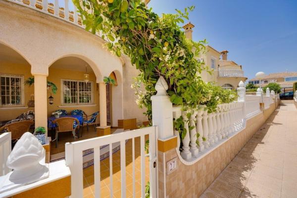 Chalet adosado en Calle Iguazu, Playa Flamenca, Orihuela thumbnail 1